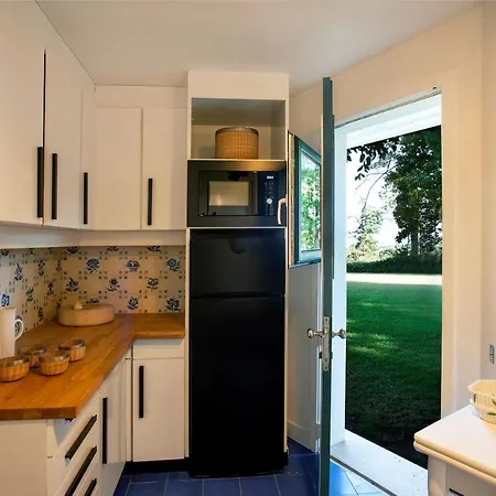 House W Pool & Garden By Lovelystay Holiday home *