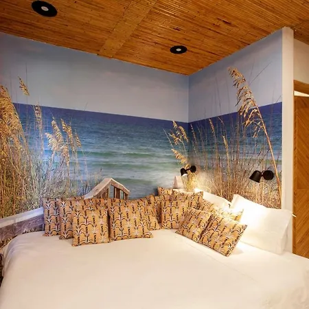 House W Pool & Garden By Lovelystay Holiday home
